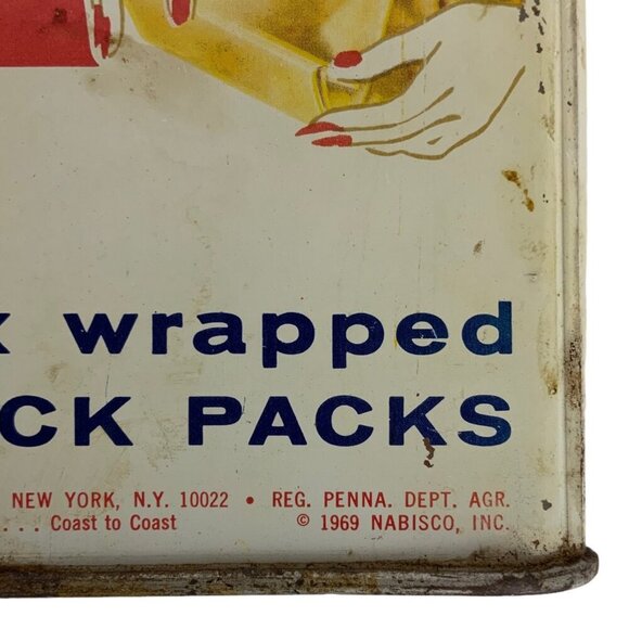 Vintage Nabisco Premium Saltine Crackers Tin Advertising Container 1969 - Picture 8 of 8